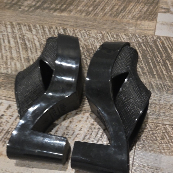 Vivienne Westwood Textured Black Platform Sandals - Picture 11 of 15